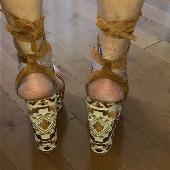 ❤️Gianvito Rossi size 7 wedges- offers welcomed!!!!!❤️ - Picture 9 of 14